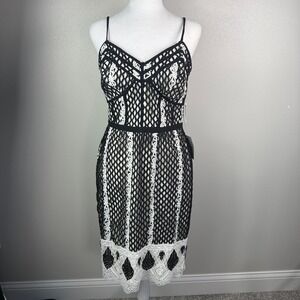 Harlyn‎ Black & Off White Embroidered Lace Sheath Dress